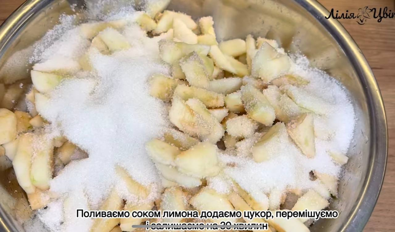 Яблука у власному соку: простий рецепт на зиму з трьох інгредієнтів